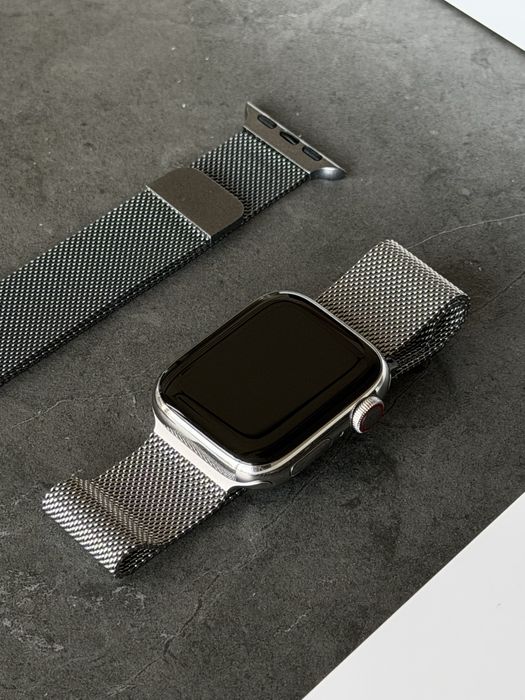 Apple Watch 8 41mm stalowy (stainless steel) GPS + cellular eSIM