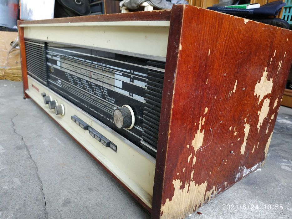 Радиола сетевая ламповая "Кантата-204" в рабочем состоянии