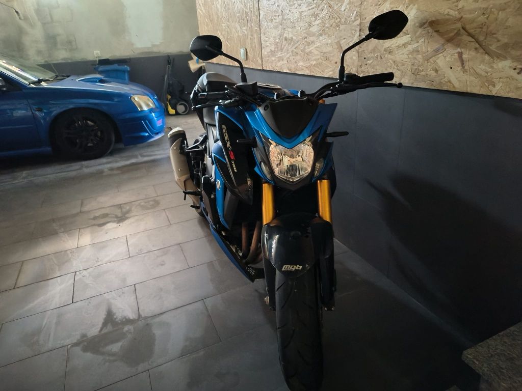 Suzuki gsxs 750cc