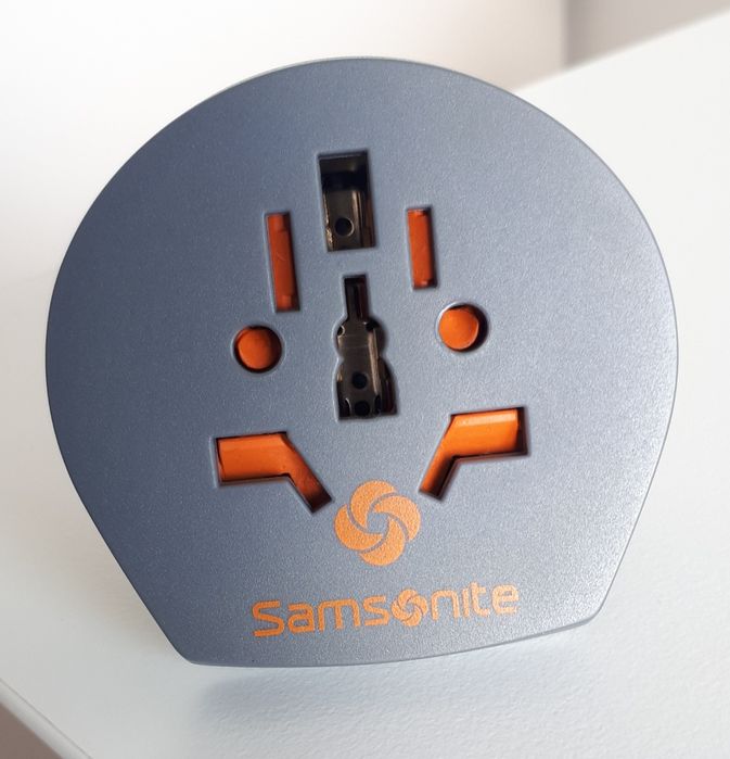 Adaptador de viagem para tomada elétrica americana