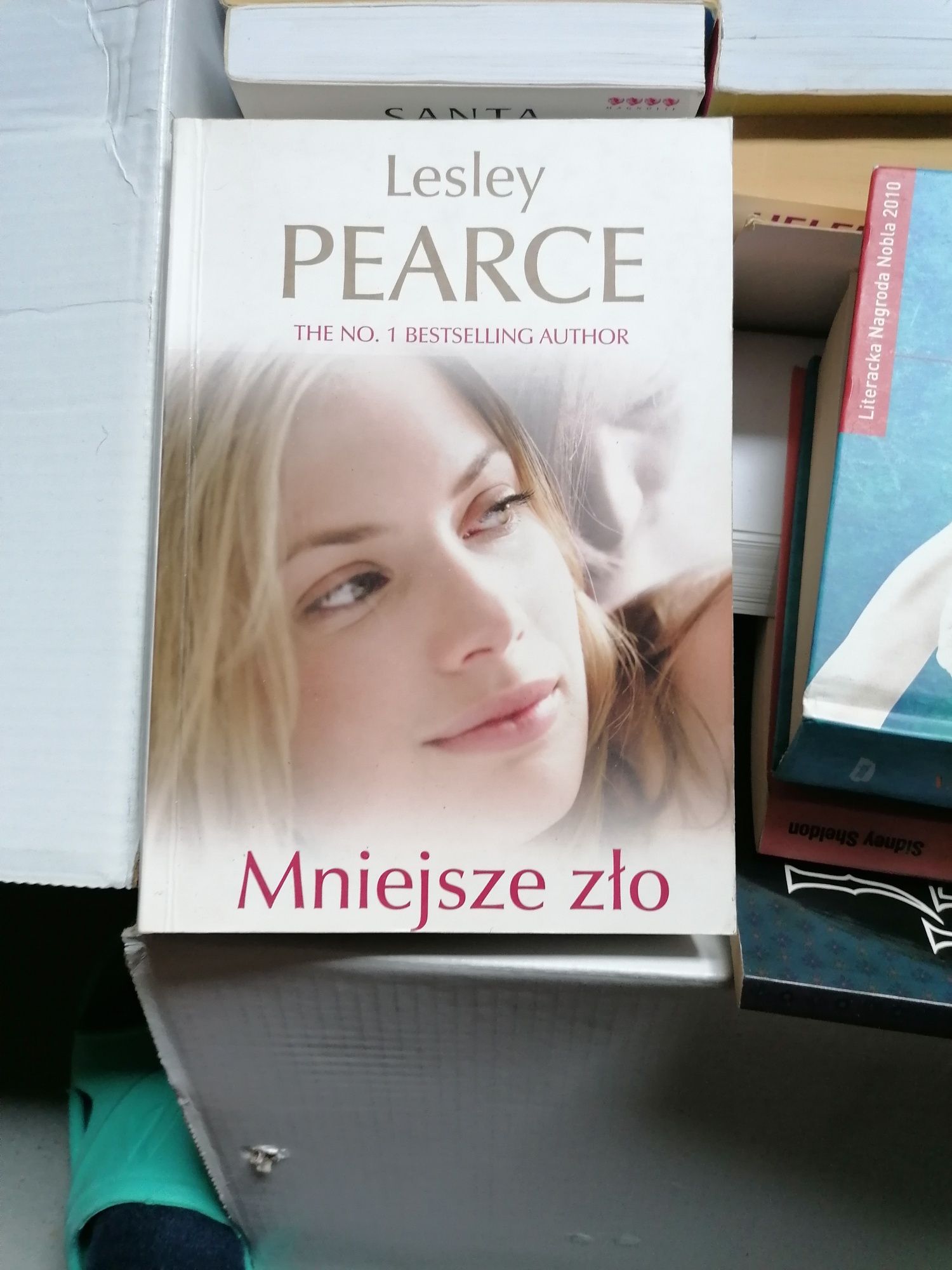 Lesley Pearce Mniejsze Zło