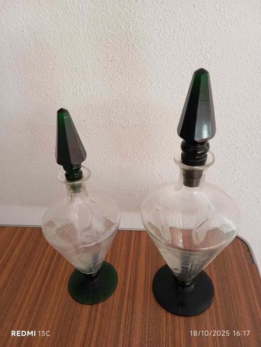 Conjunto de 2 garrafas antigas de cristal