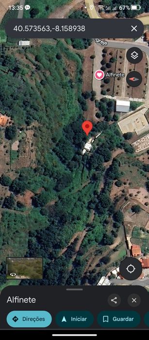 Casa no rio em terreno rústico