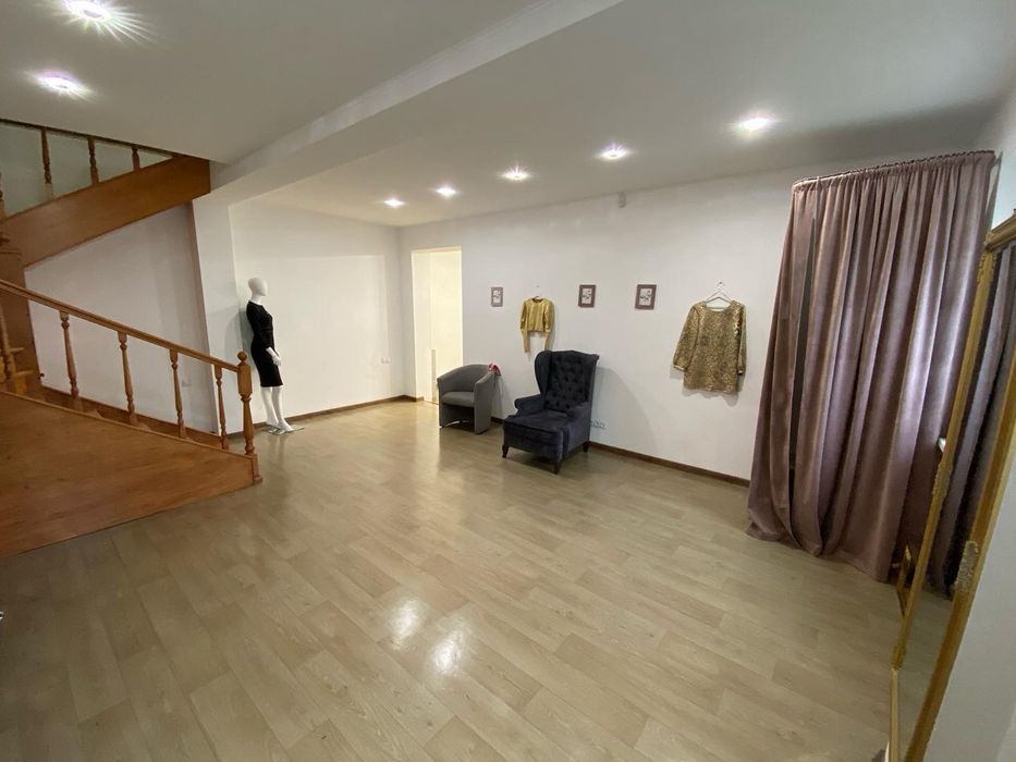 Продажа фасадного помещения в центре