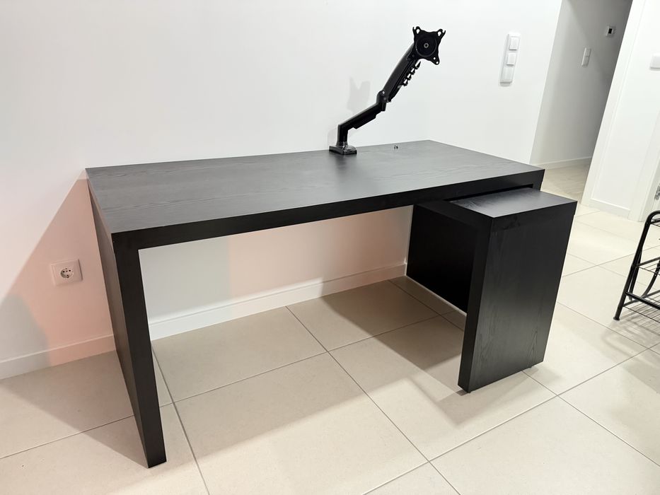 Secretária em L Malm