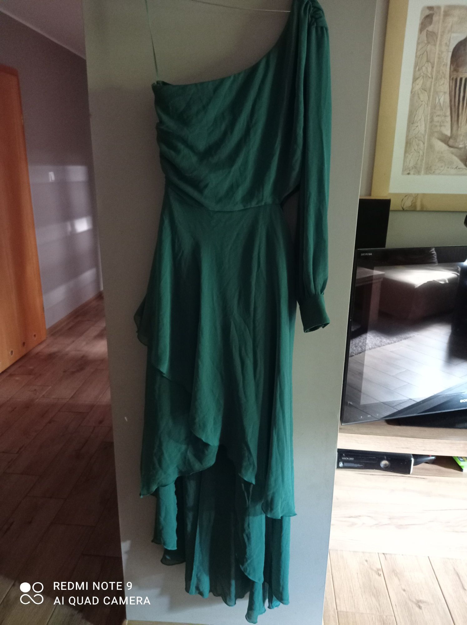 Sukienka 38 M z odkrytym boczkiem