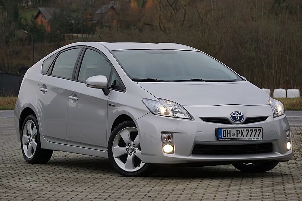 Toyota Prius 1.8b Hybryda 61tkm LIFT Max wyposażona 1-ręka z Niemiec Head Up