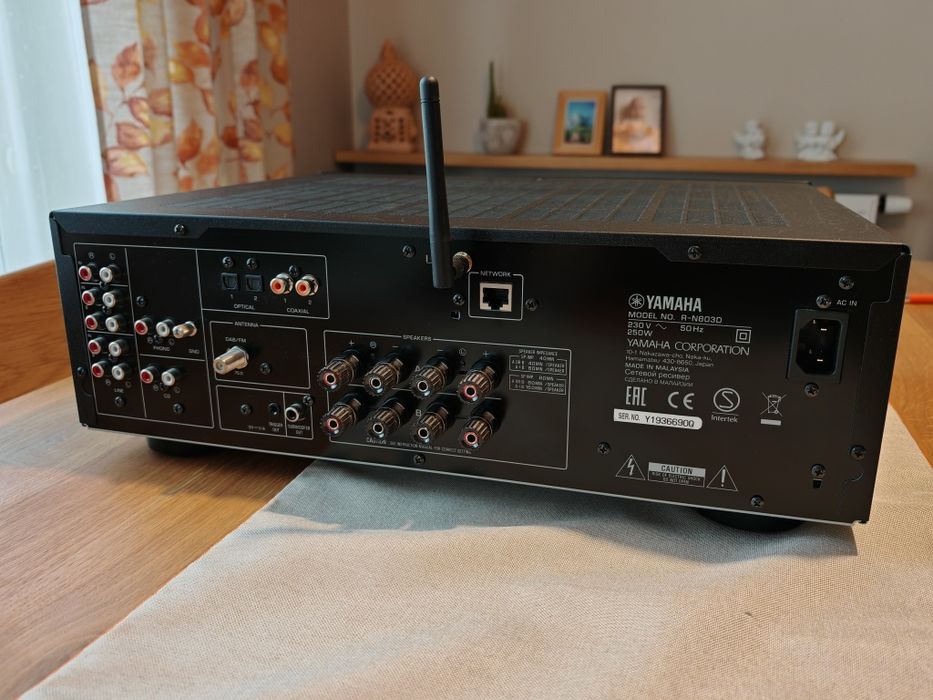 Amplituner Yamaha R-N803 D