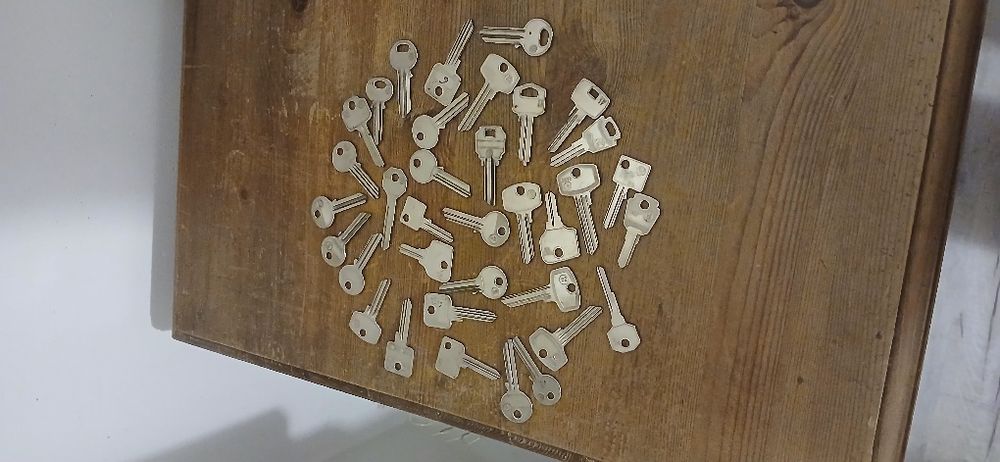 Nie tak Stare klucze do drzwi surowe,  nie obrobione SILCA