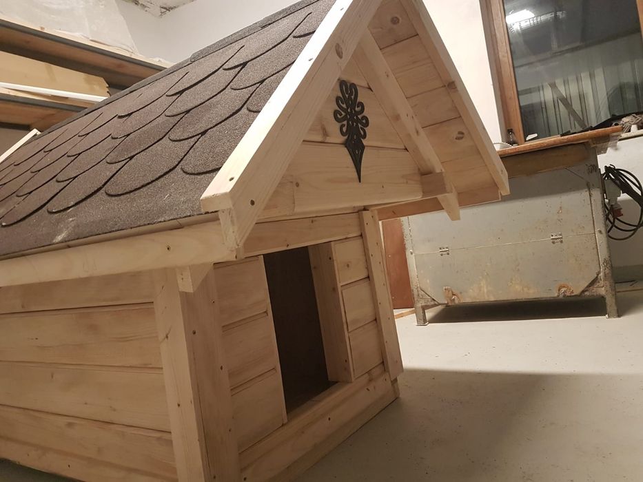 Ocieplana solidna buda dla psa