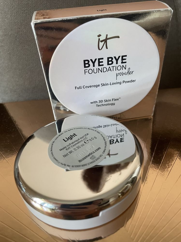 It Cosmetics Bye Bye Foundation Powder Light Podkład w pudrze