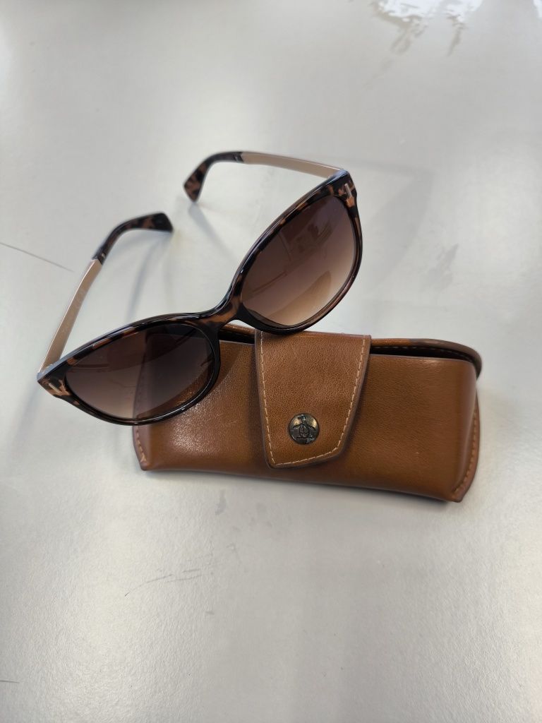 Oculos de sol Tahari