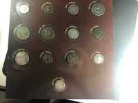 Livro com réplicas das moedas que desapareceram com o Euro