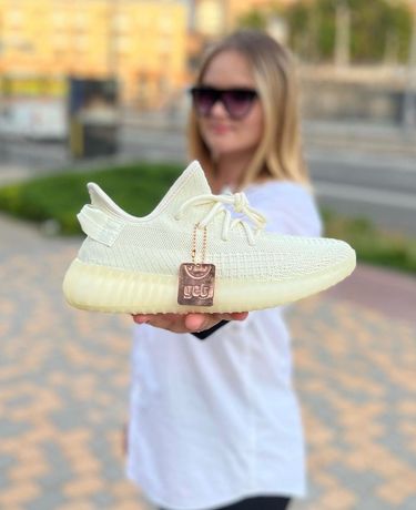 Новые кроссовки Yeezy "изики" Белые, светлые в отличном качестве