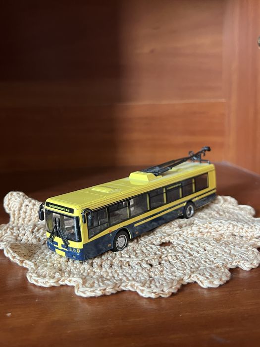 Іграшкова модель тролейбус