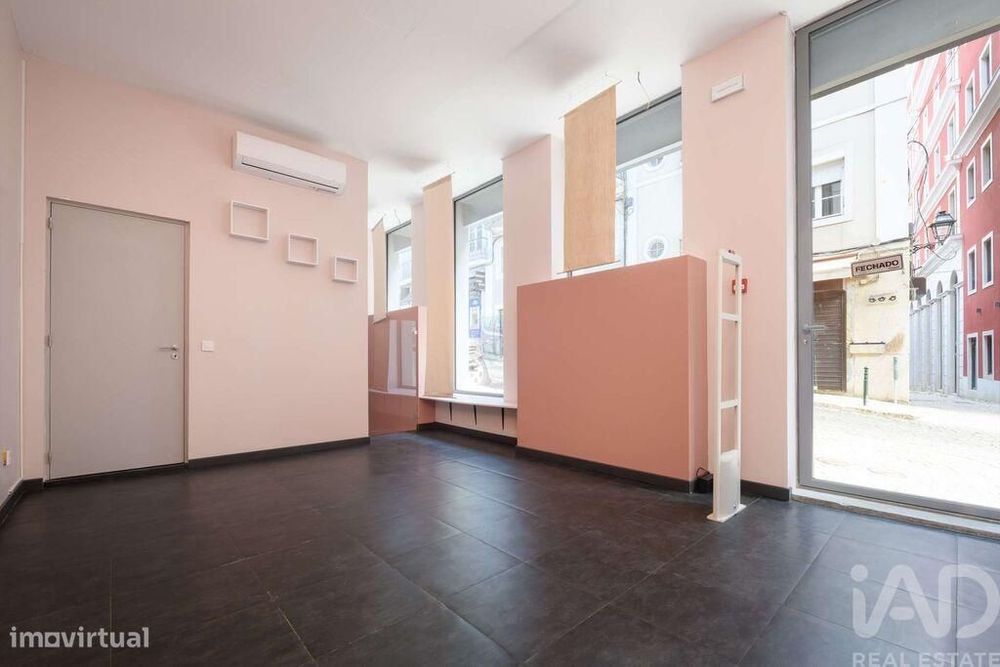 Loja / Estabelecimento Comercial em Santo António de 126,00 m2