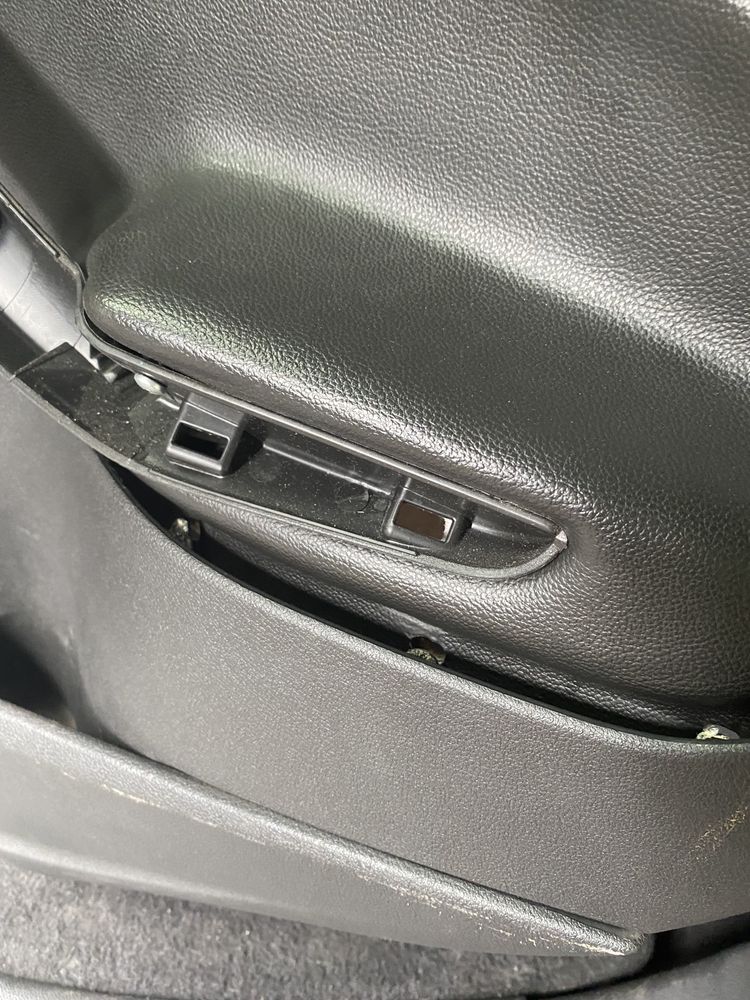 Карта дверей задні праві Ford Escape 2012