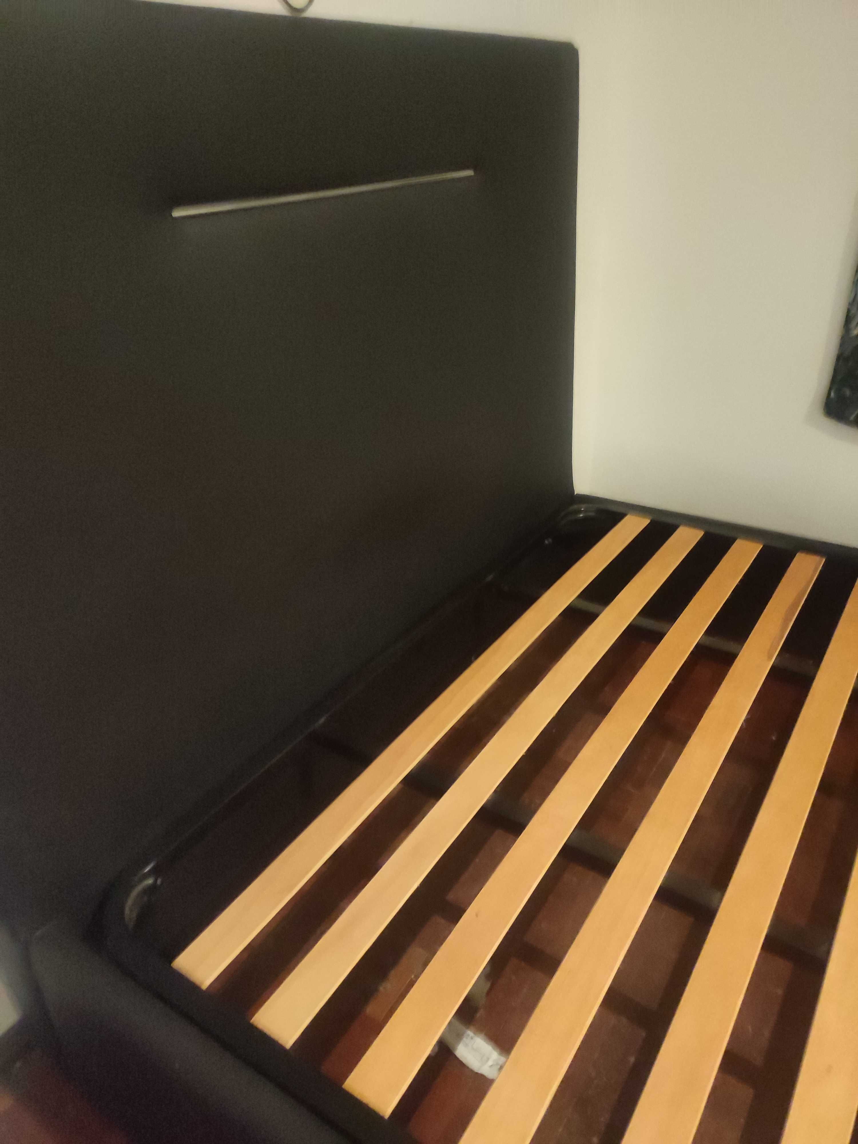 Cama de casal preta + estrado 2mt x 1,5mt alt ,0,80cm S/ colchão