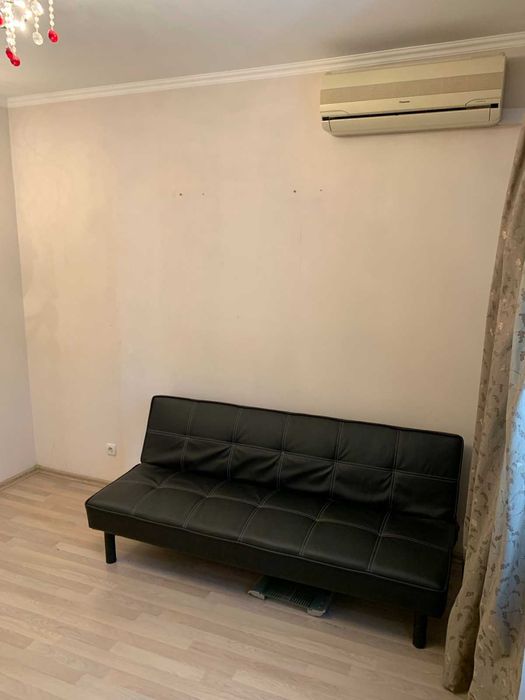 Двухкомнатная Ахматовой срочно продам