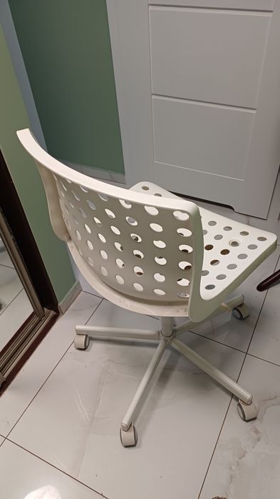 Krzesło obrotowe IKEA SKALBERG białe