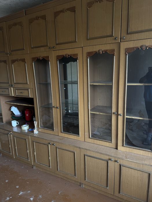 Стенка в зал в хорошем состоянии , полный комплект