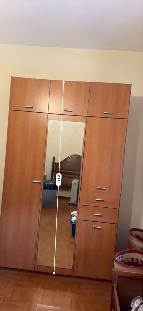 Guarda roupa de madeira