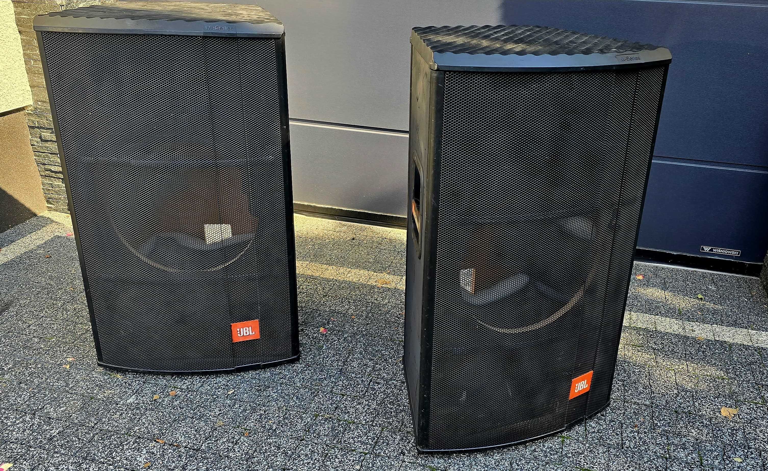 Obudowa kolumny głośnikowej JBL
