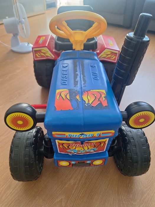 Traktor zabawkowy
