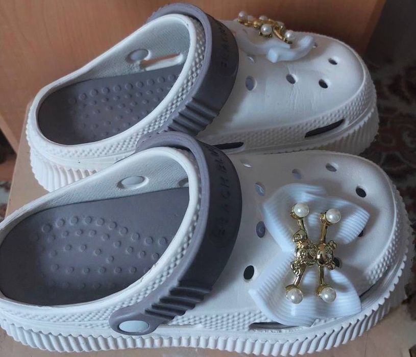 Продам жіночі крокси