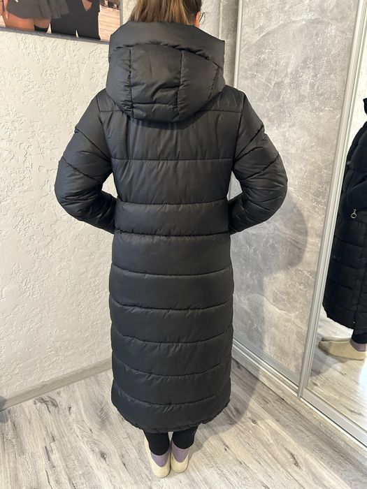 Жіночий довгий пуховик