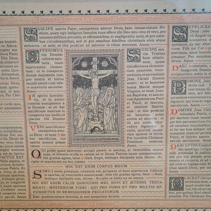 Quadro Litúrgico Latim – Moldura Dourada Ornamental (33x48x1,5 cm)