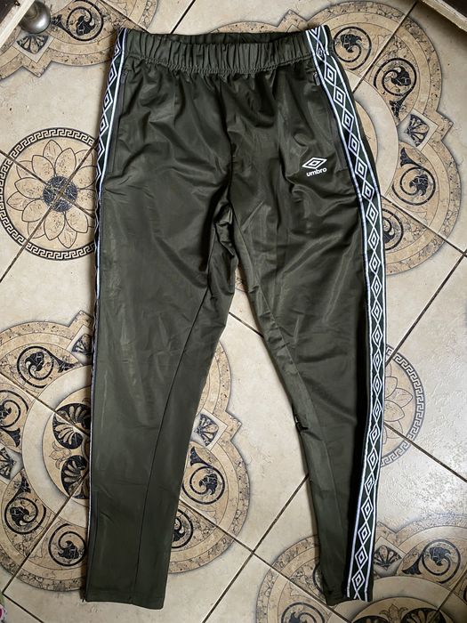 Мужские спортивные штаны UMBRO на лампасах ХАКИ цвета