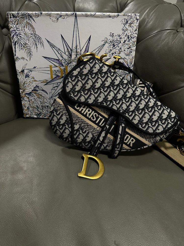 Ponadczasowy model Siodło Dior monogram