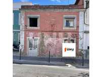 Moradia para reconstruir em Zona Histórica de Odivelas, com projeto...