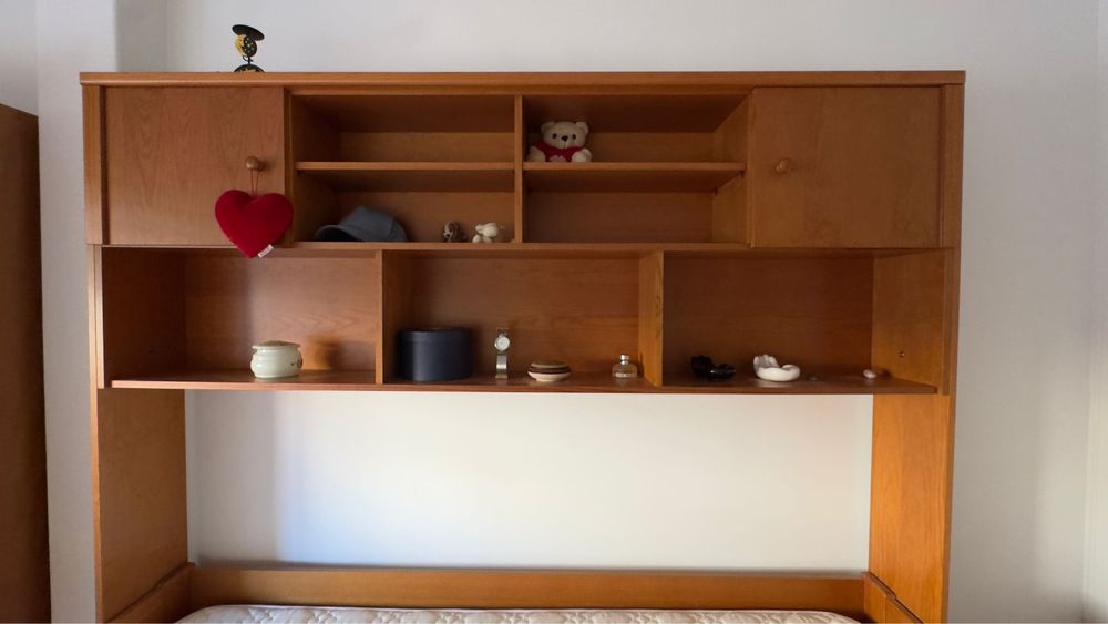 Estúdio + cama + colchão + Secretária