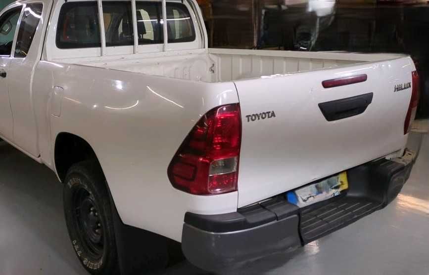 Caixa metálica Toyota Hilux 2017->