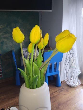 Tulipany kwiaty sztuczne ale wyglądają jak żywe