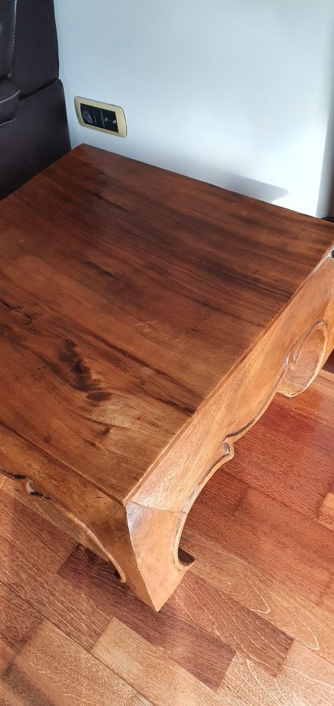 Mesa de sala em madeira
