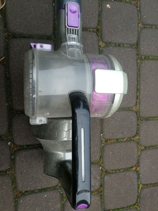 Odkurzacz dirt devil 32v bateria trzyma na czesci do naprawy
