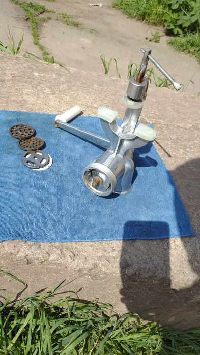 Мясорубка ручная.