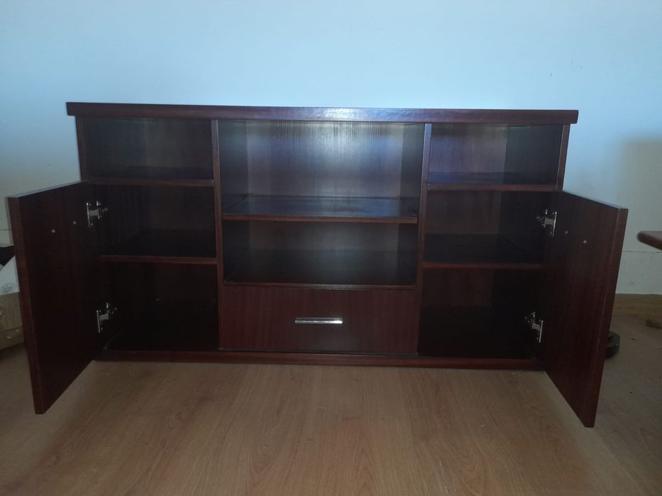 Móvel de sala em cerejeira