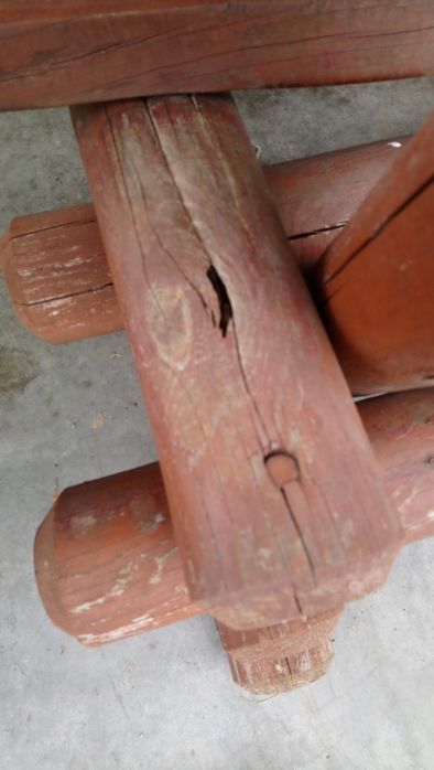 Meble ogrodowe z litego drewna do renowacji