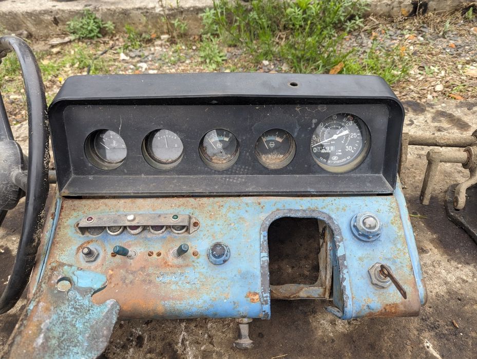 Кабіна МТЗ 80 82 щиток руль кронштейн руля обшивки Боковини МТЗ 80 82