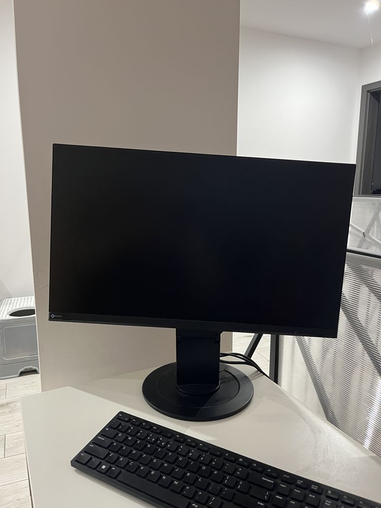 Sprzedam  komputer + monitor dla wymagajacych