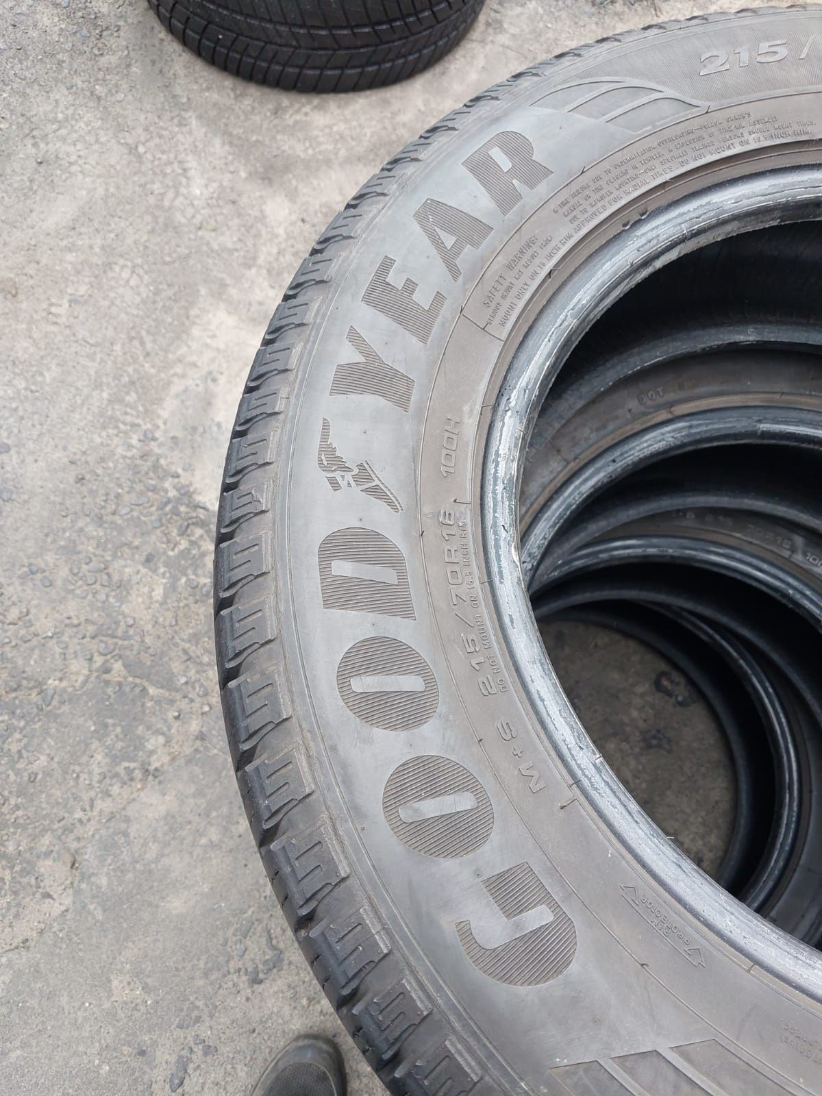 Opony używane 215/70/16 goodyear 4x6.5 mm