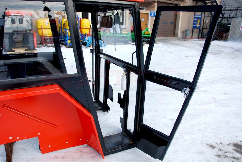 Kabina MF 255/3512 NAGLAK kanciaste błotniki