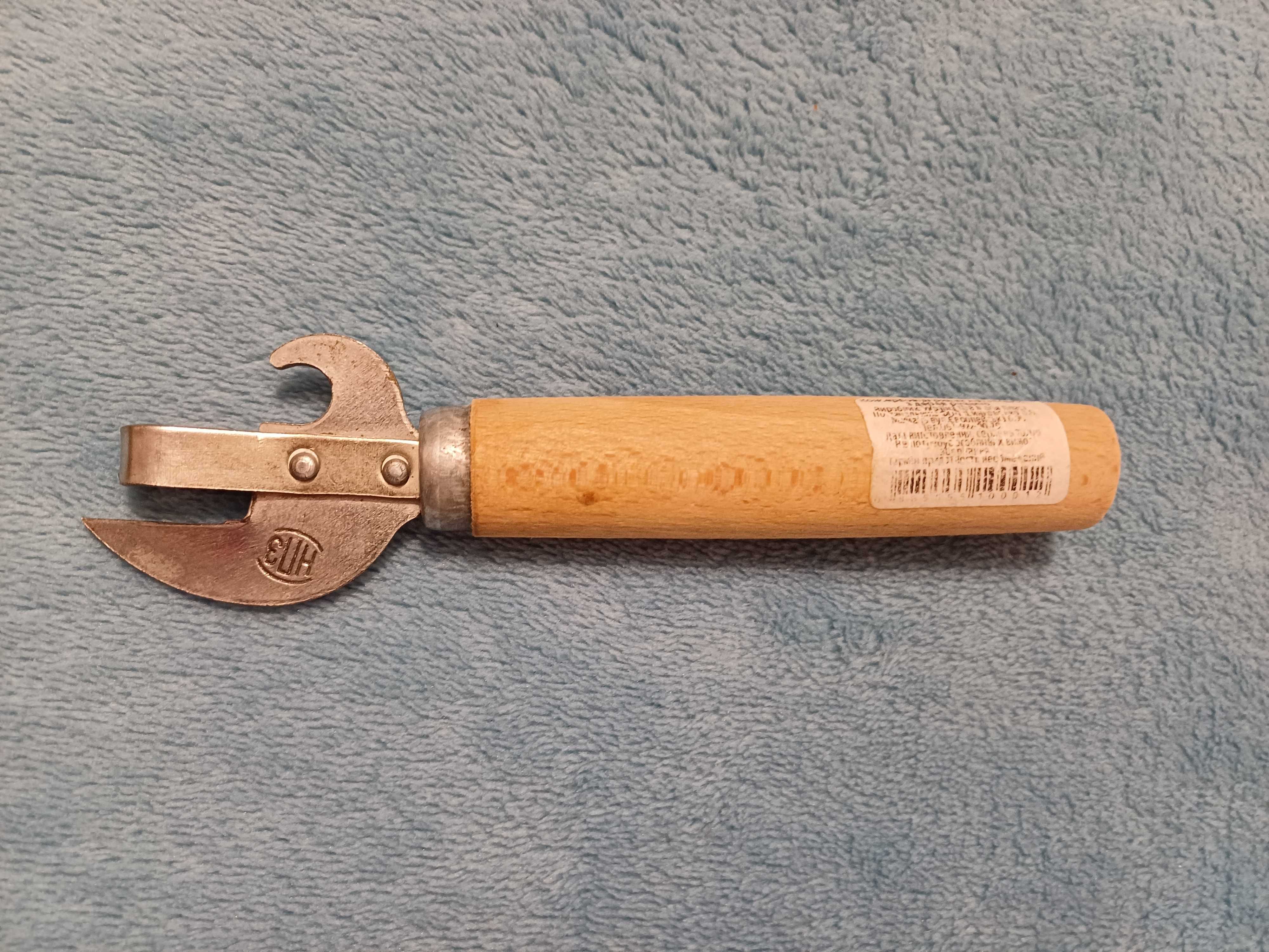 Открывалка, консервный нож с деревянной ручкой