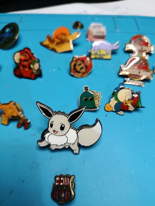 Coleção de pinos antigos