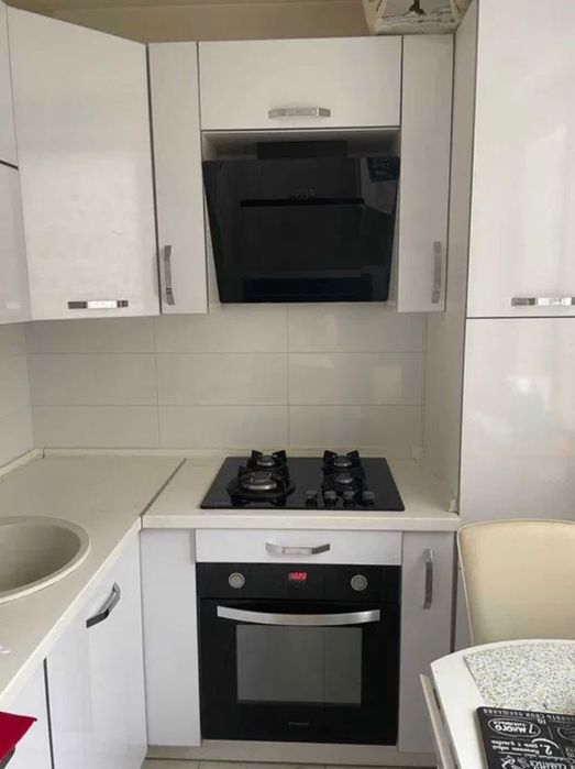 Продам 3 комнатную квартиру пр-т Гагарина, метро Спортивная S=65м2 VW