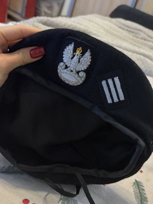Beret wojskowy czarny z bajorkiem